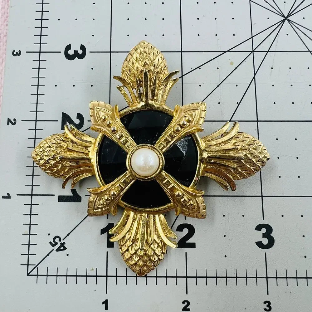 Maltese Cross Brooch Gold Tone Black Gothic Vampirecore Dark Academia Dramatic